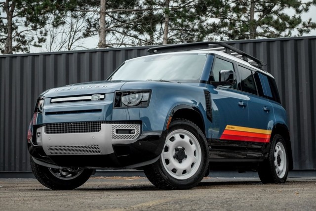MINI GT Land Rover Defender 110 ライトブルー MINI GT 109 Land Rover Defender 110 Light Blue w/ Surfboard