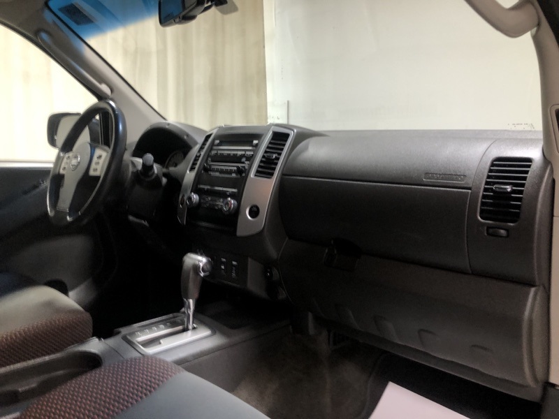 2011 Nissan Frontier PRO-4X photo 11