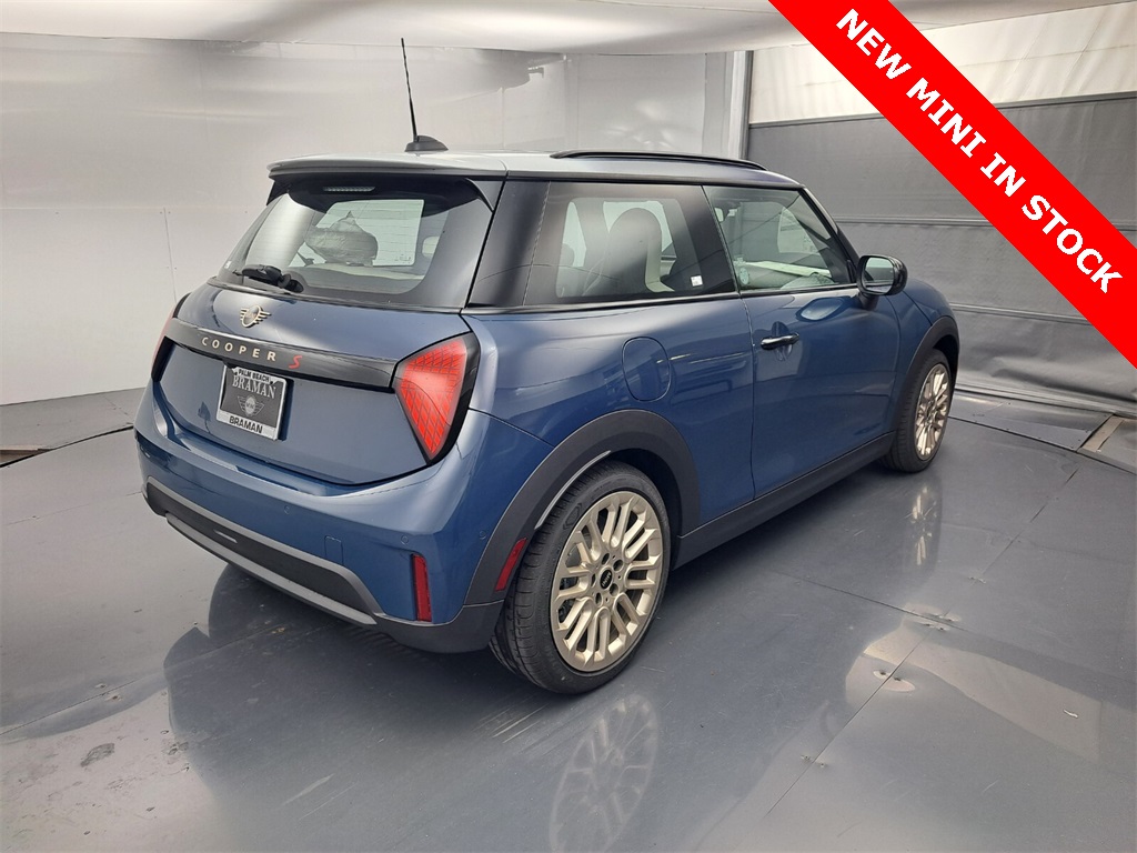 2025 Mini Cooper 2 Door Hardtop Signature photo 3