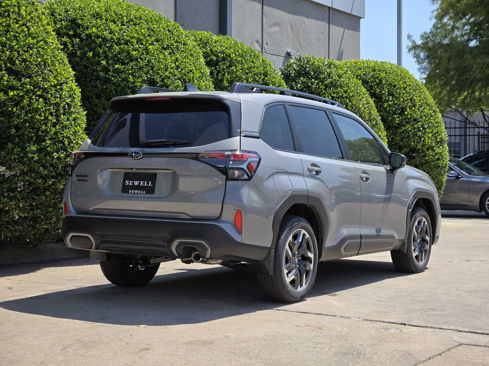 2025 Subaru Forester Premium photo 3
