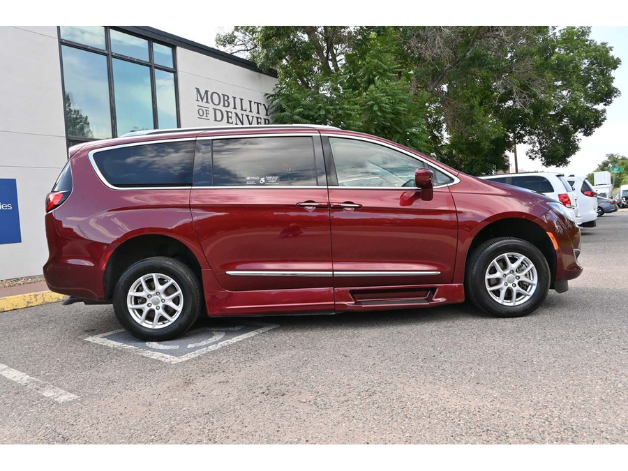 2020 Chrysler Pacifica Touring L photo 5