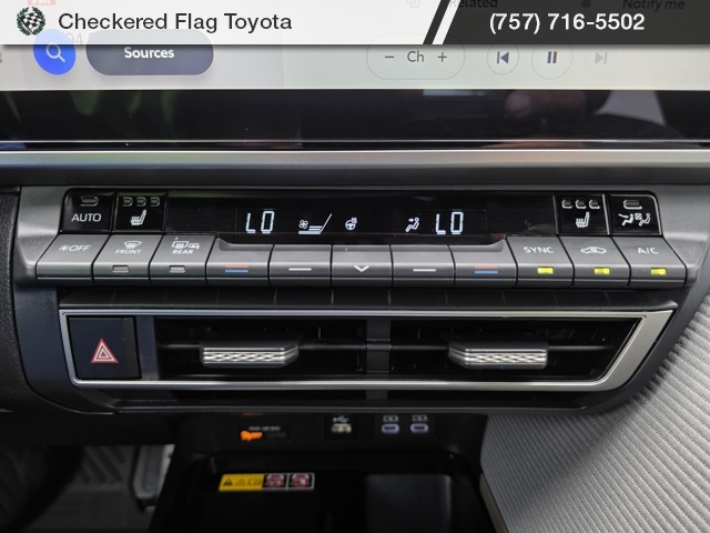 2025 Toyota Camry SE photo 30