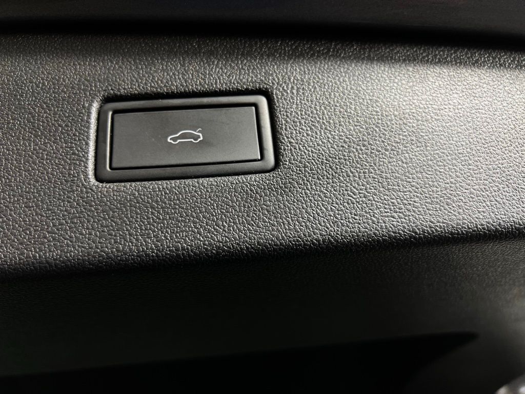 2022 Volkswagen Tiguan SEL Premium R-Line photo 28