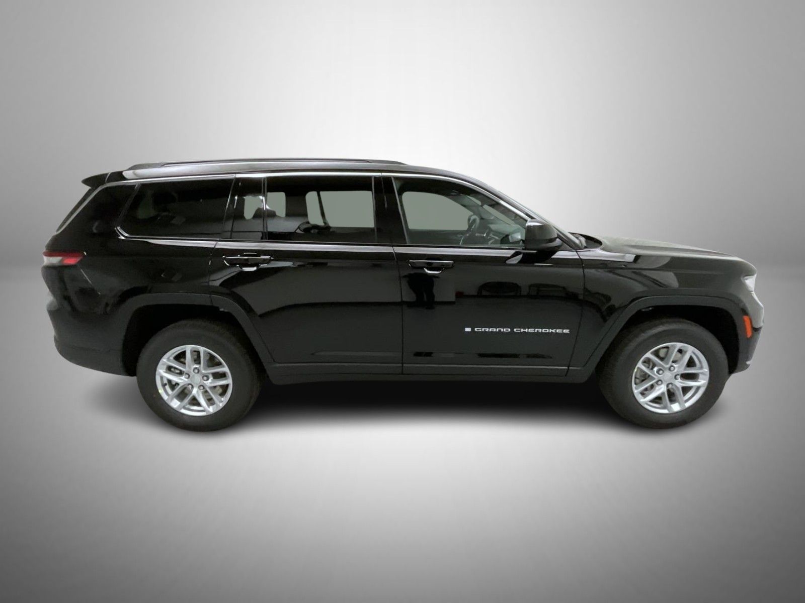 2025 Jeep Grand Cherokee Laredo X photo 3