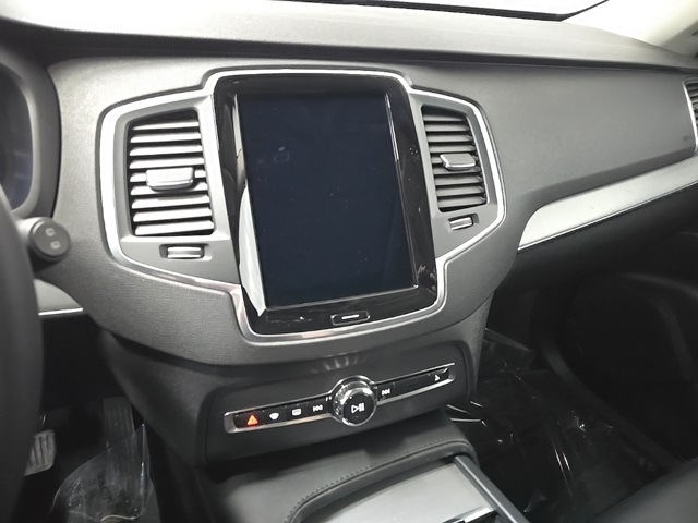 2023 Volvo XC90 B5 Core photo 22