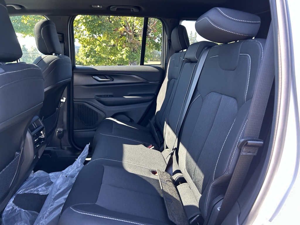2025 Jeep Grand Cherokee Laredo X photo 25