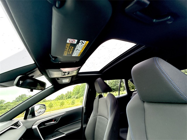 2022 Toyota RAV4 Hybrid SE photo 18