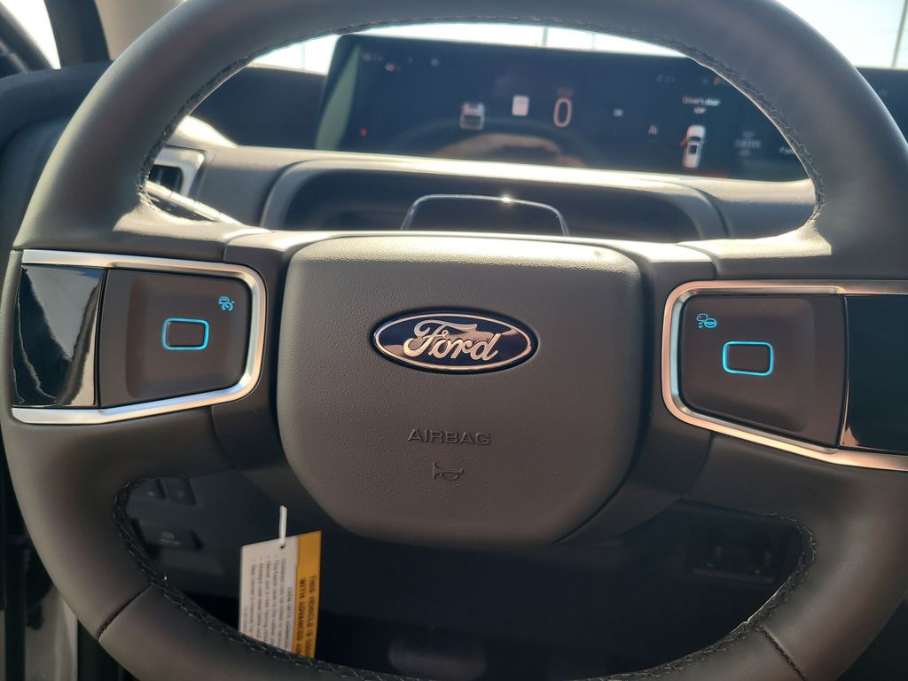 2025 Ford Expedition photo 13