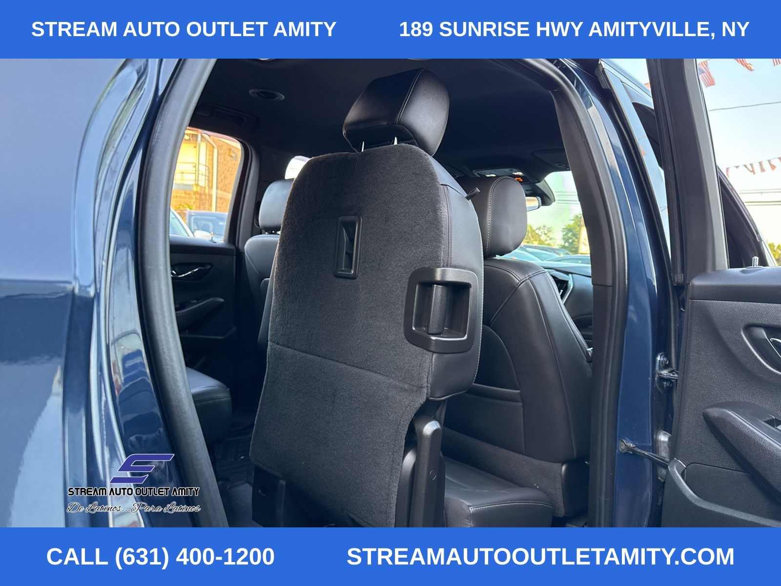2023 Chevrolet Traverse Leather photo 2
