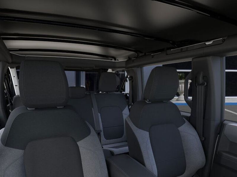 2025 Ford Bronco Base photo 9