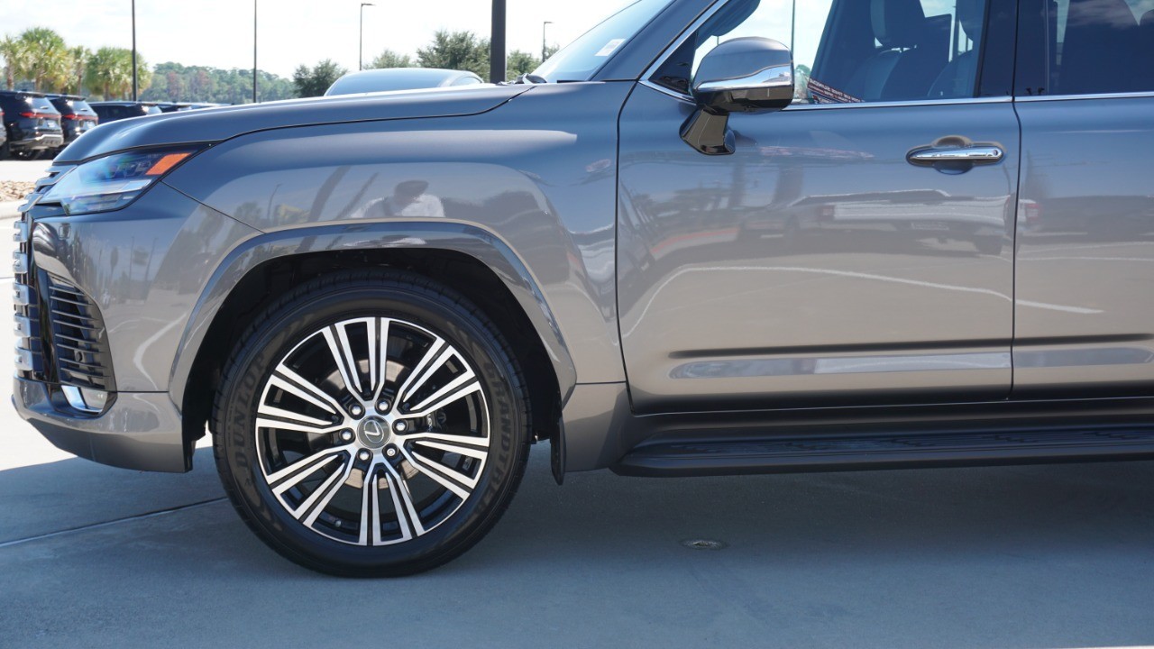 2022 Lexus LX 600 Luxury photo 8