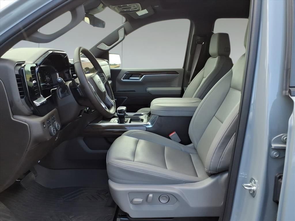 2025 Chevrolet Silverado 1500 RST photo 16
