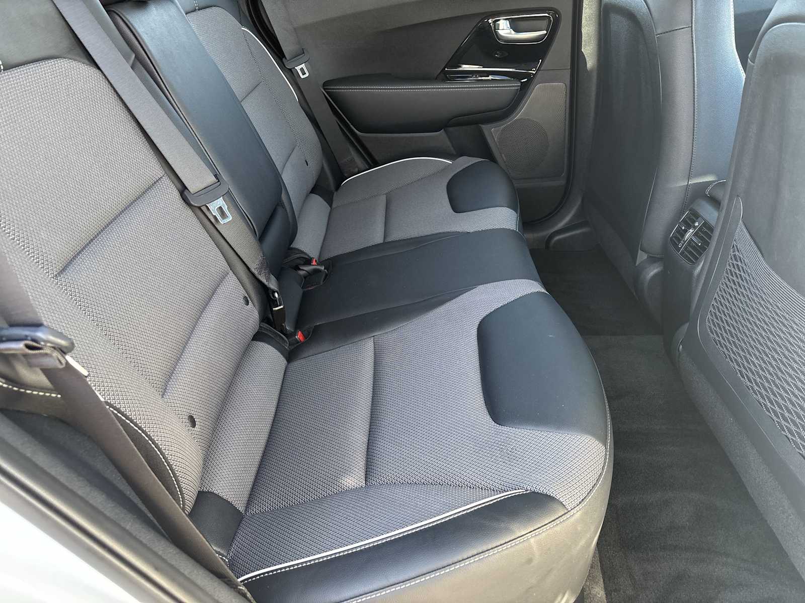 2022 Kia Niro EV S photo 17
