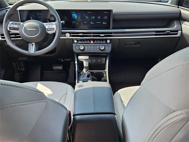 2026 Hyundai Santa Cruz SE photo 2