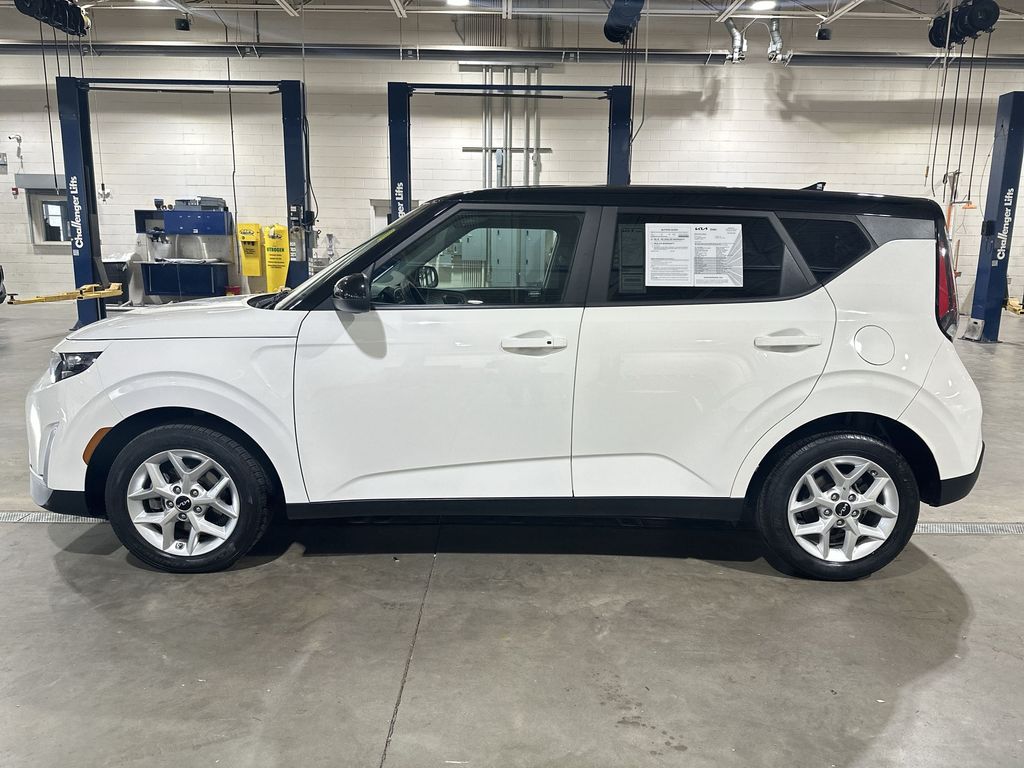 2023 Kia Soul S photo 4
