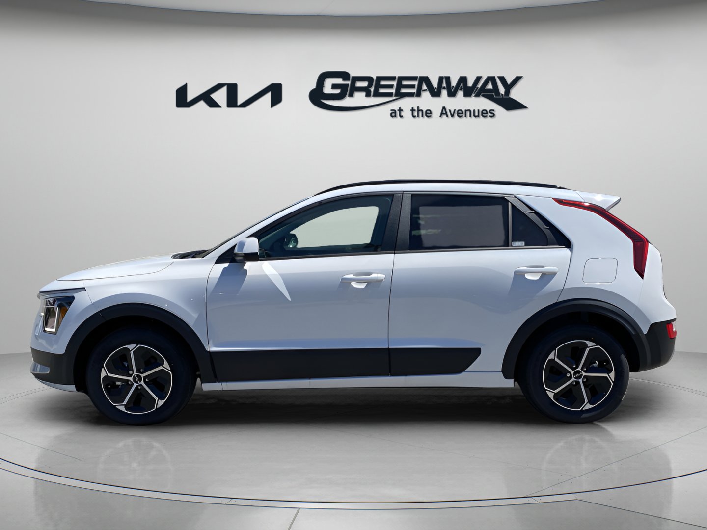 2025 Kia Niro LX photo 2