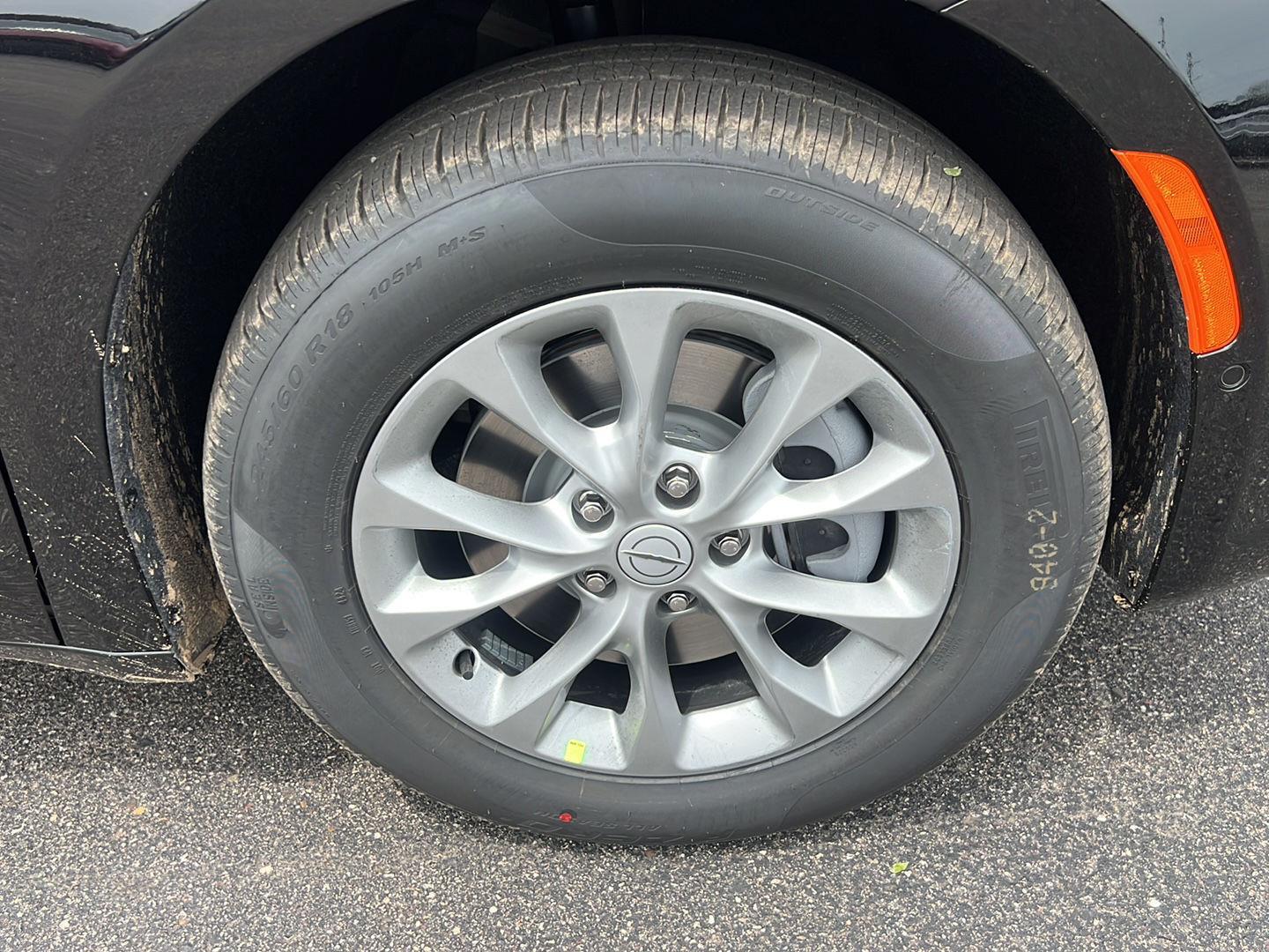 2025 Chrysler Pacifica photo 9