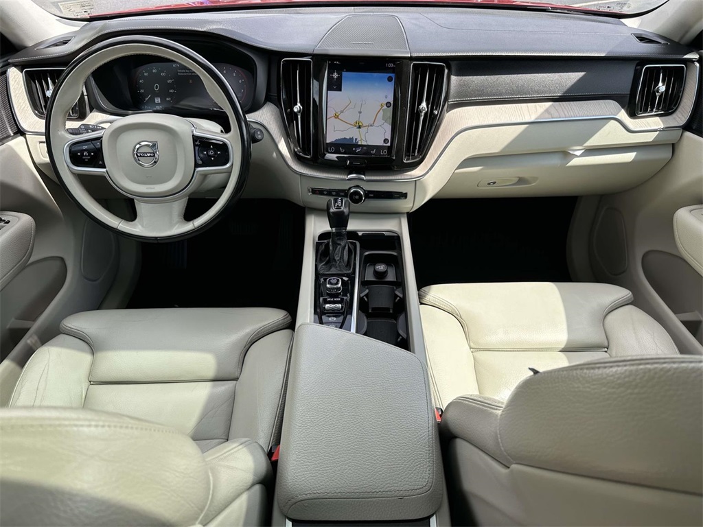 2019 Volvo XC60 T5 Inscription photo 2