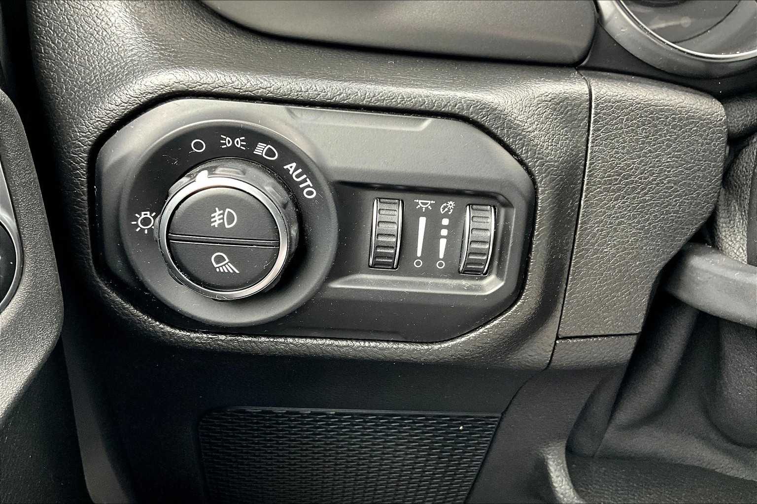 2021 Jeep Gladiator Willys photo 33