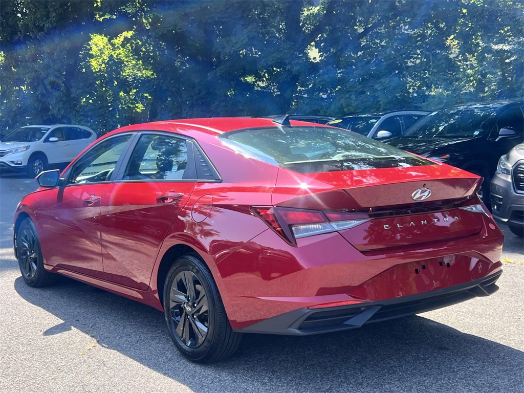 2023 Hyundai Elantra SEL photo 4