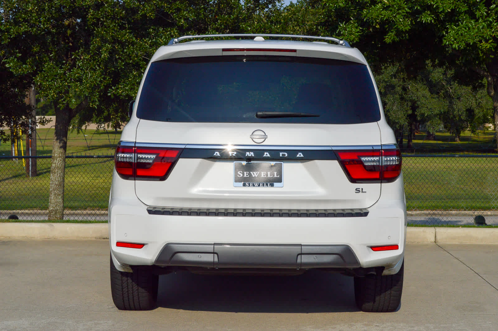 2024 Nissan Armada SL photo 5