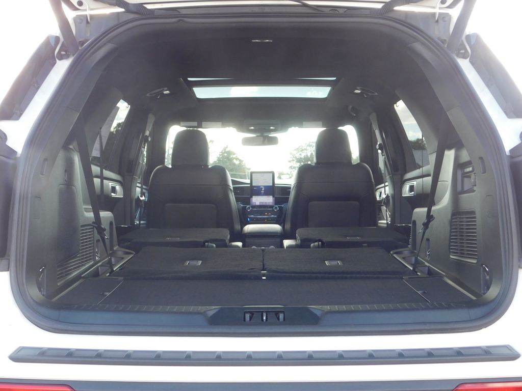 2021 Ford Explorer ST photo 23