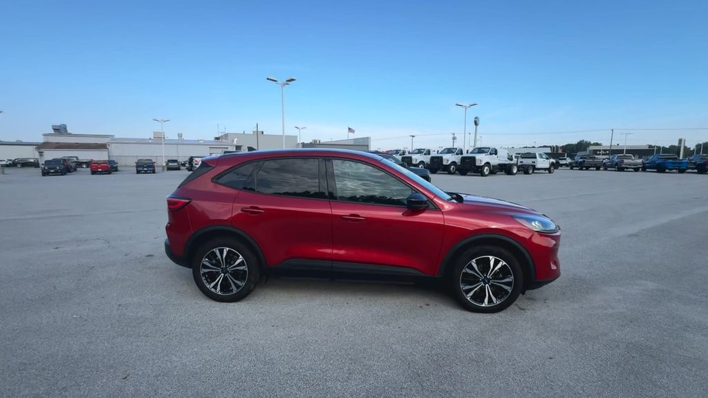 2022 Ford Escape SE photo 9