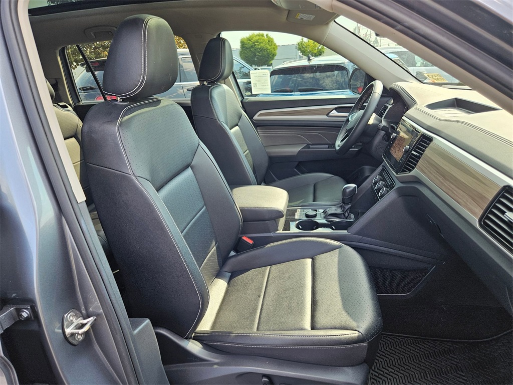 2023 Volkswagen Atlas V6 SEL photo 35