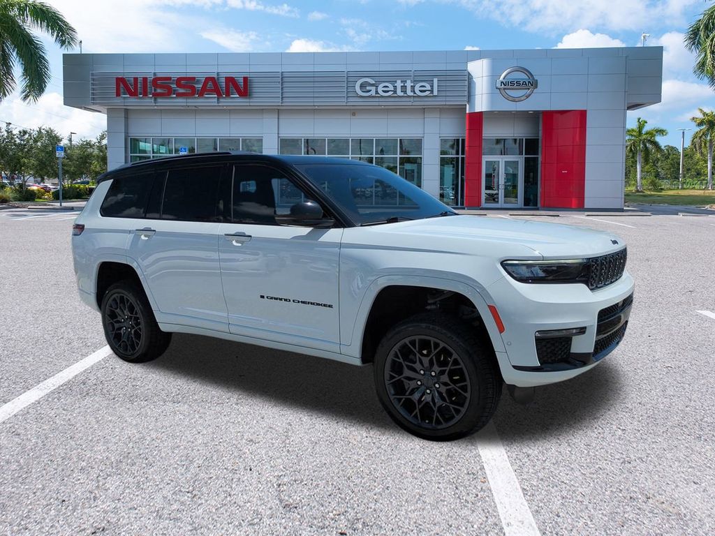 2023 Jeep Grand Cherokee L Summit photo 3
