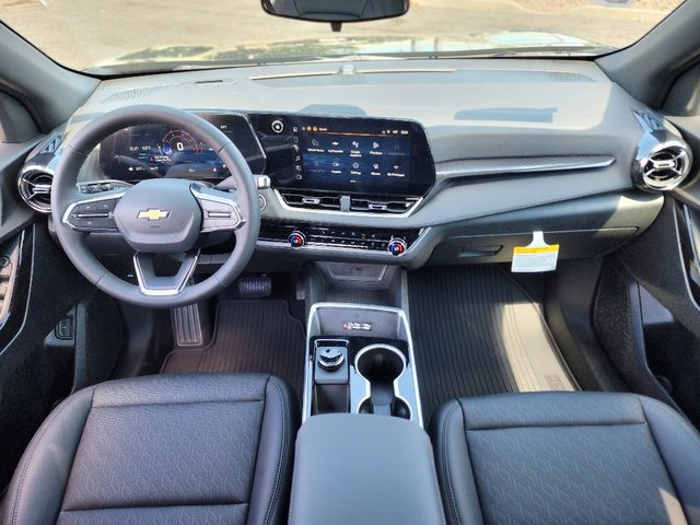 2026 Chevrolet Equinox LT photo 2