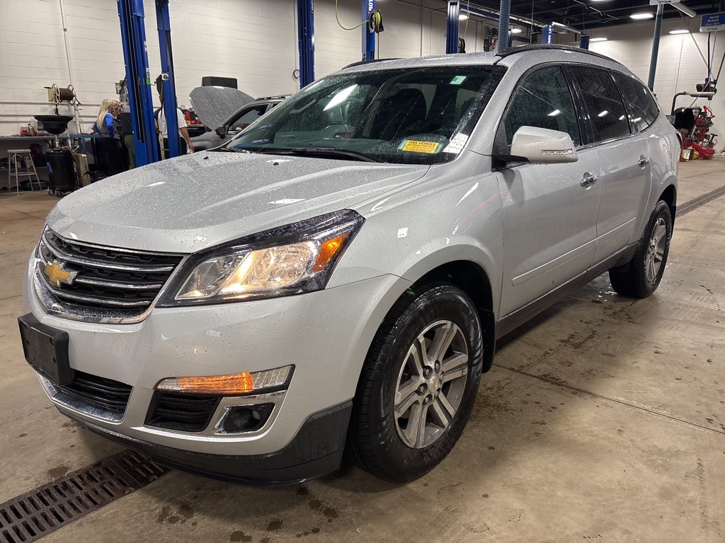 2017 Chevrolet Traverse 1LT photo 4