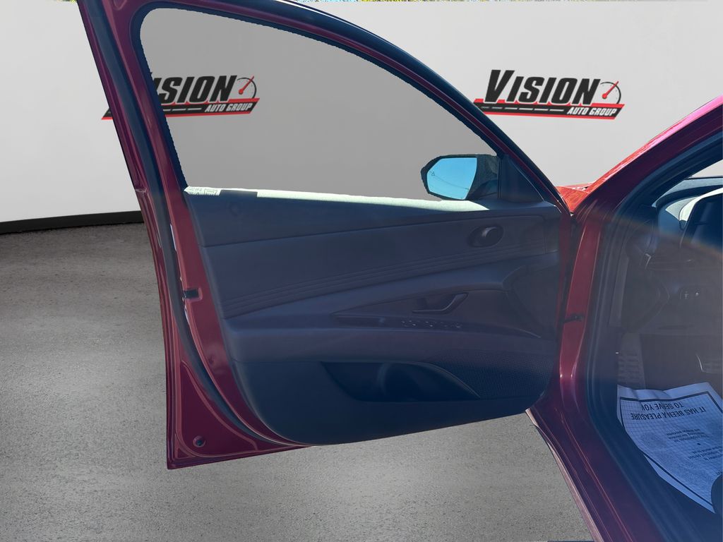 2025 Hyundai Elantra SEL Sport photo 21
