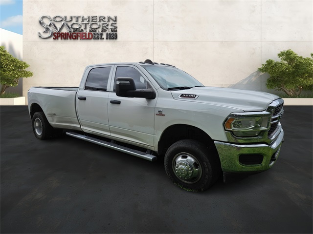 2023 Ram 3500 Tradesman photo 3