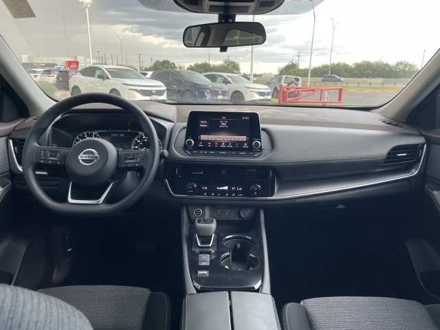 2021 Nissan Rogue SV photo 14