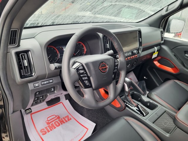2025 Nissan Frontier PRO-4X photo 9