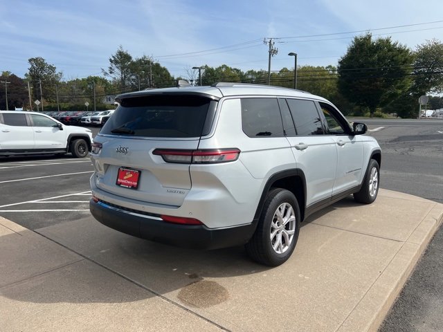 2022 Jeep Grand Cherokee Limited photo 2