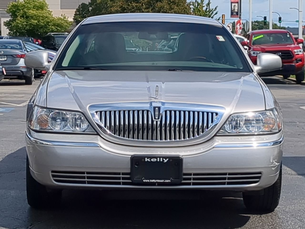 Used 2011 Lincoln Town Car Signature Limited with VIN 2LNBL8CV6BX756941 for sale in Oak Lawn, IL