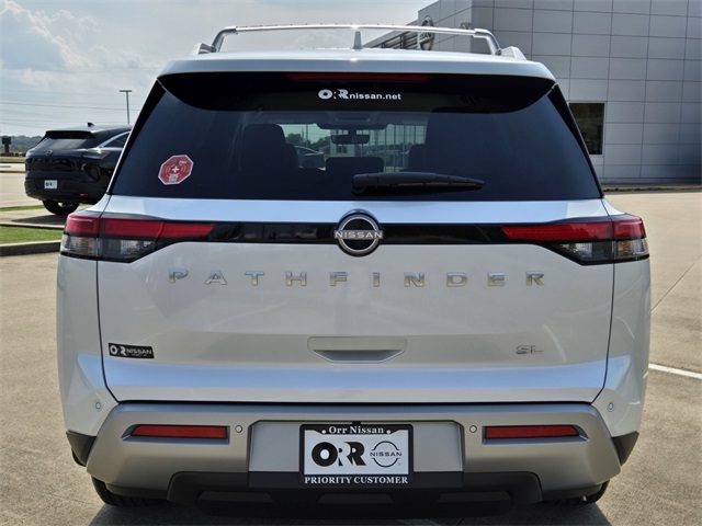 2025 Nissan Pathfinder SL photo 4