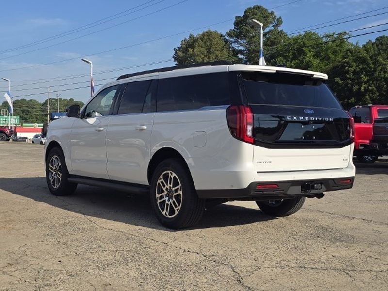 2025 Ford Expedition MAX photo 4