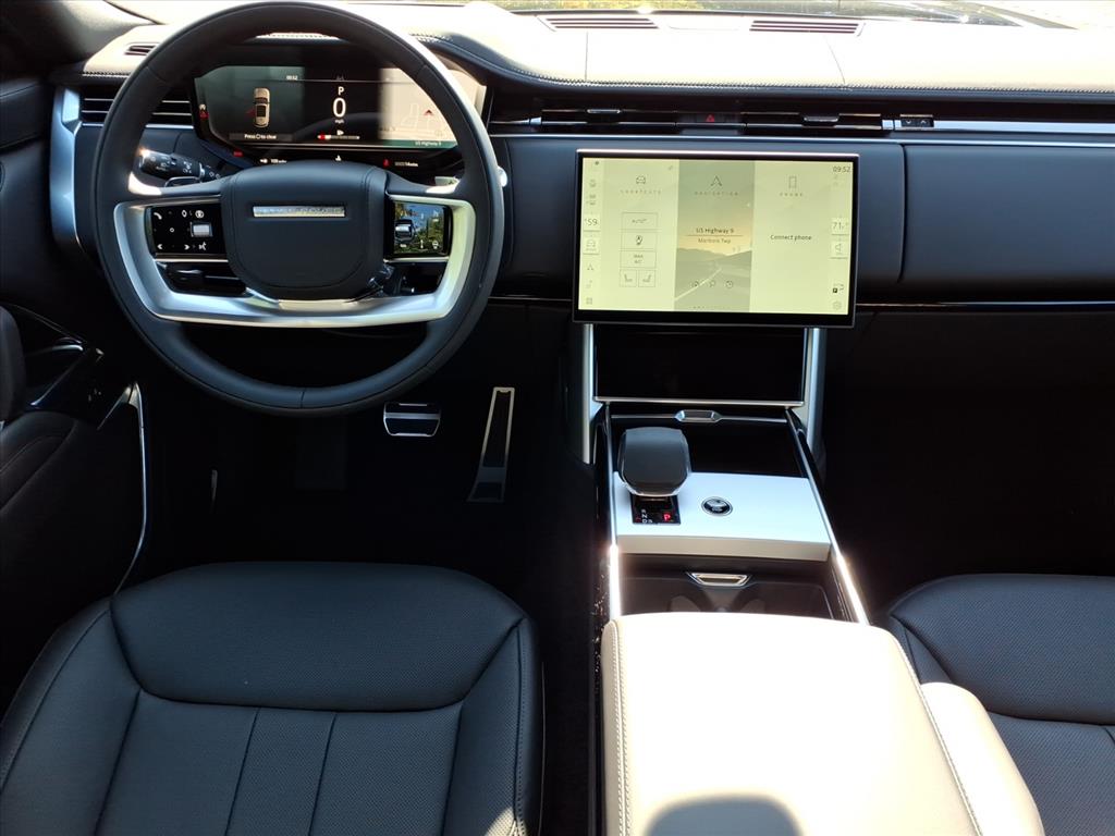 2025 Land Rover Range Rover SE photo 4
