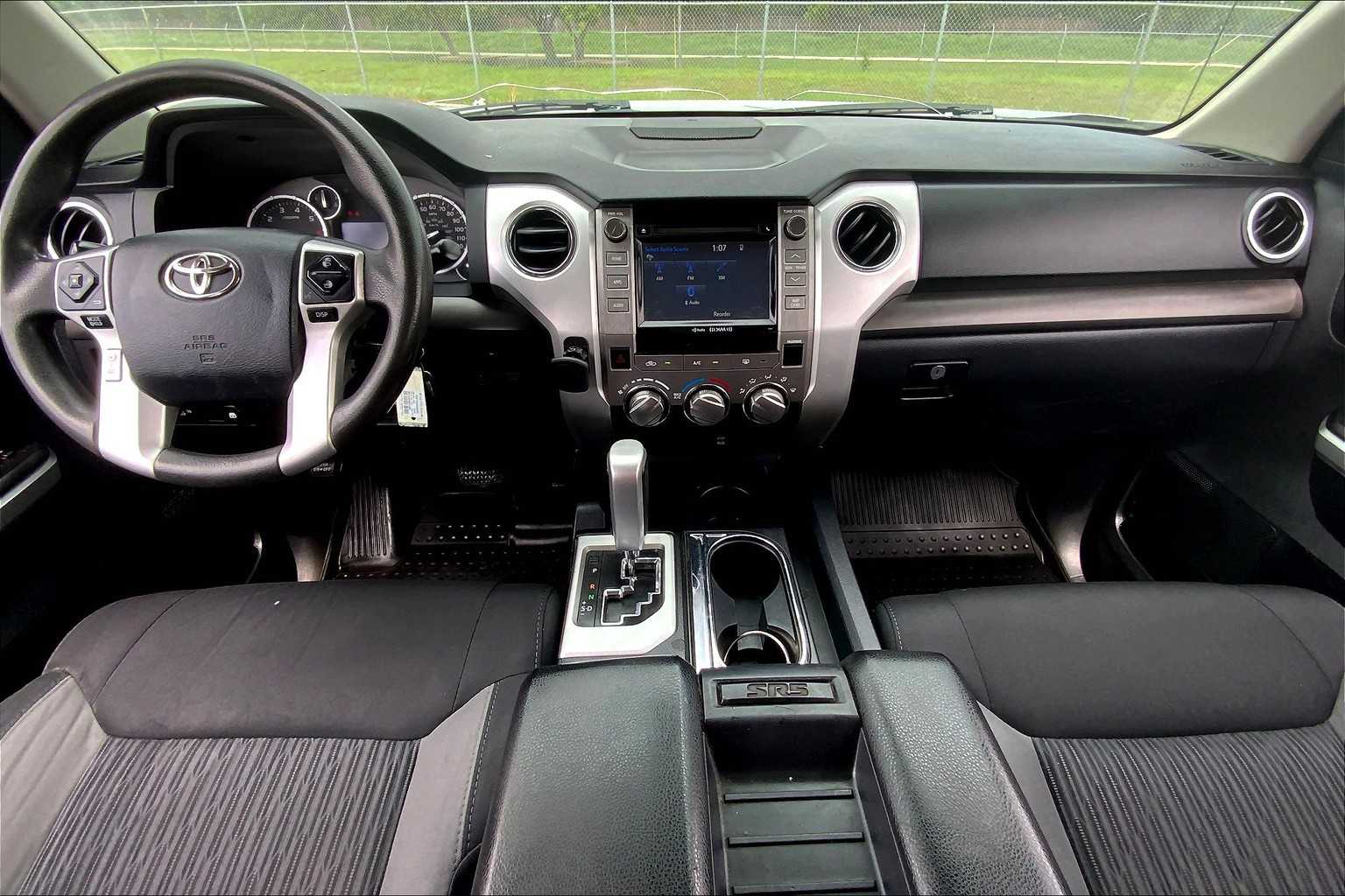 2017 Toyota Tundra SR5 photo 14