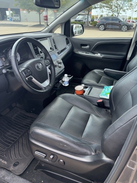 2017 Toyota Sienna SE photo 5