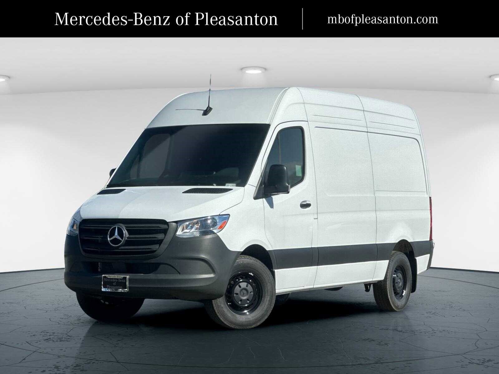 2025 Mercedes-Benz Sprinter Cargo Van Base's photo