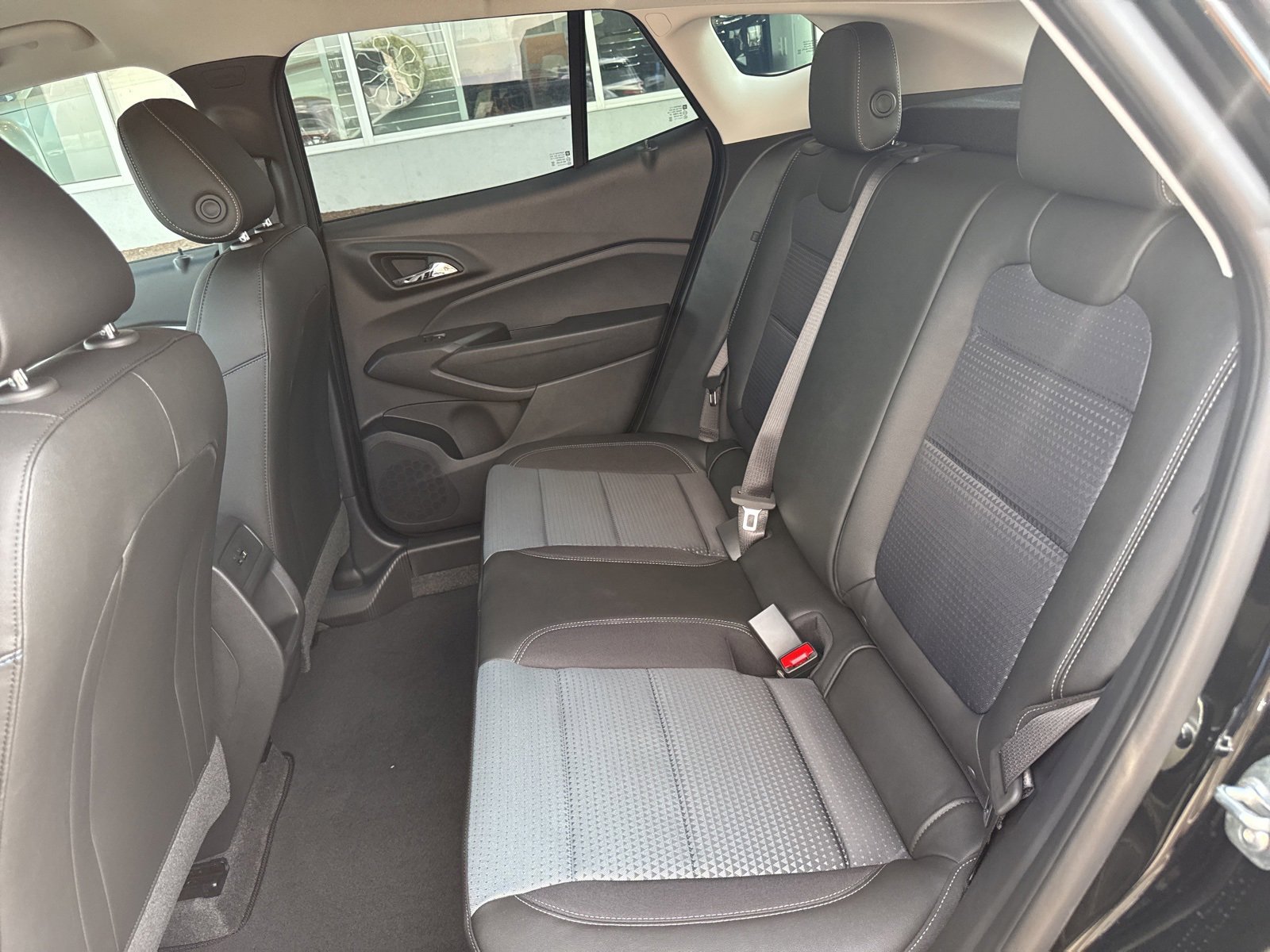 2025 Chevrolet Trax LT photo 12