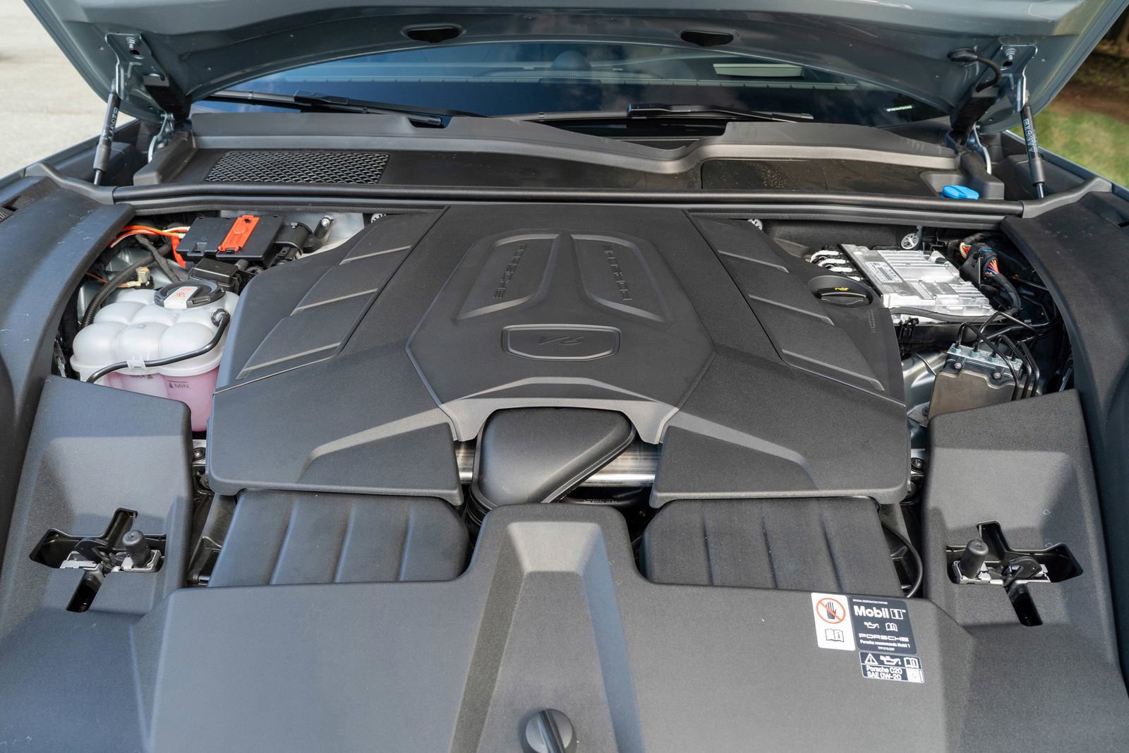 2026 Porsche Cayenne Base photo 17