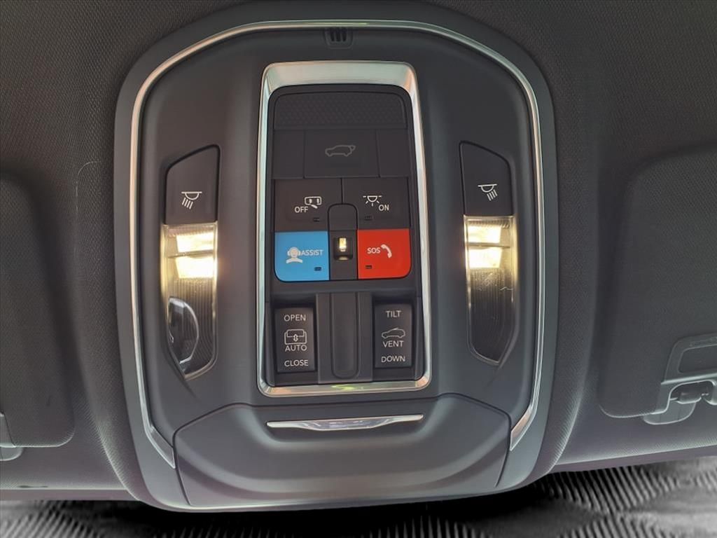 2025 Jeep Grand Cherokee Altitude X photo 12