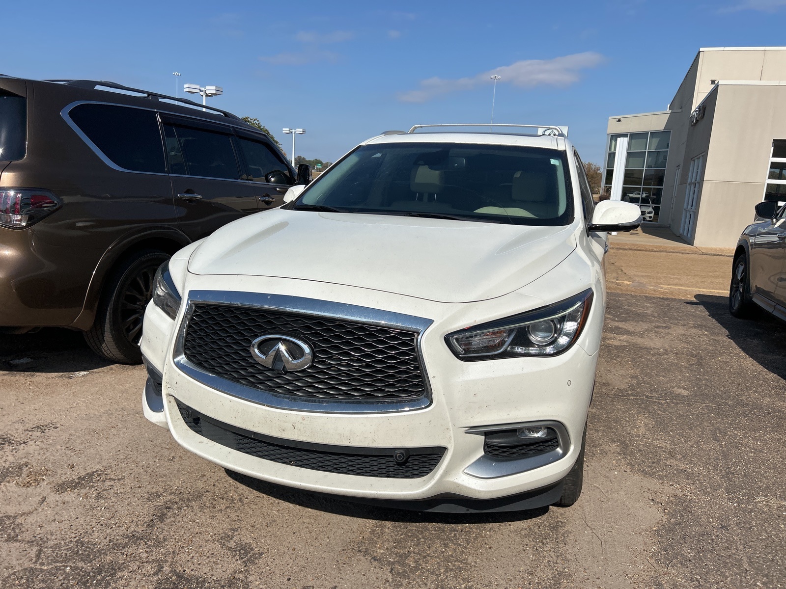 2016 Infiniti QX60 Base photo 2