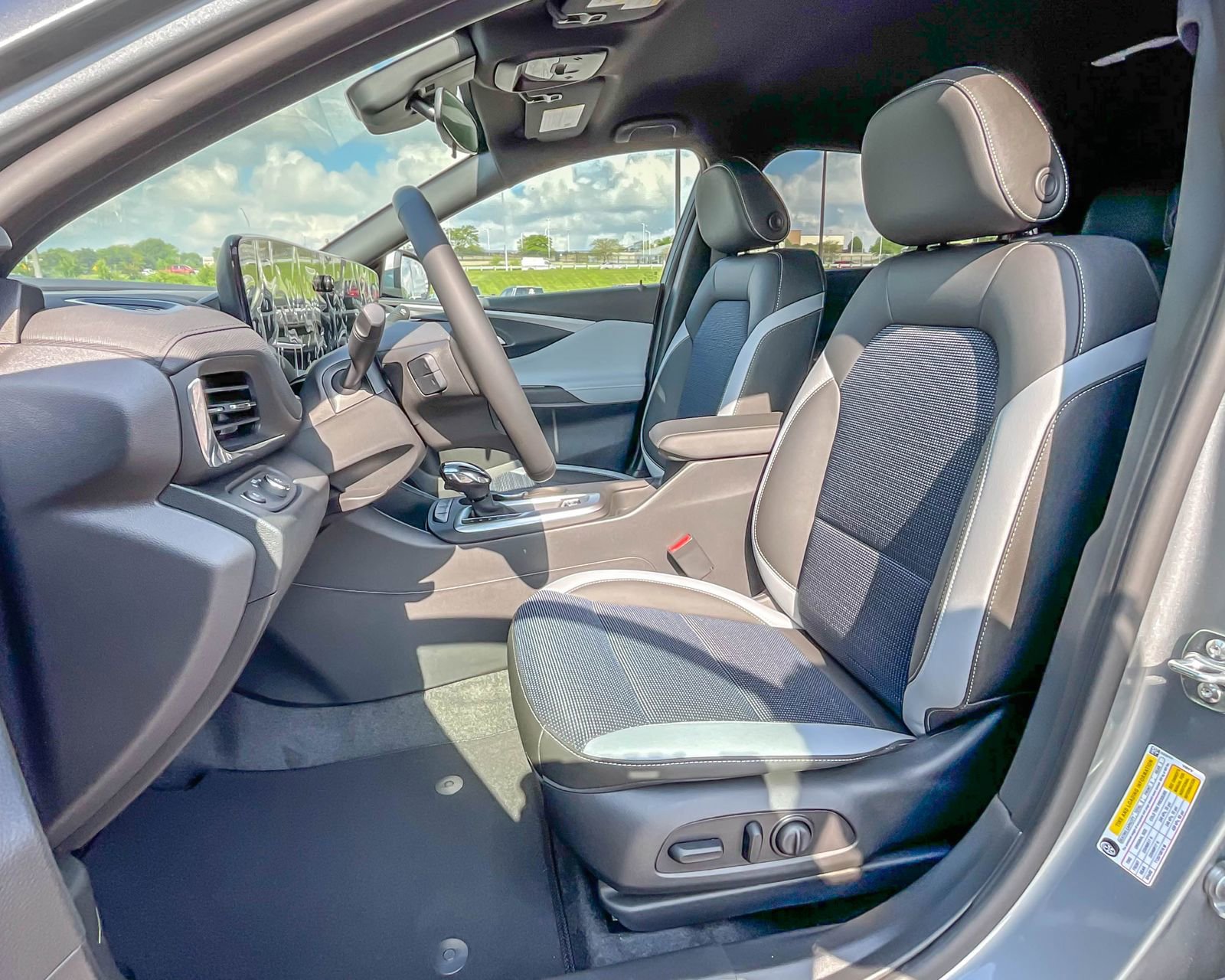 2025 Buick Envista Preferred photo 10