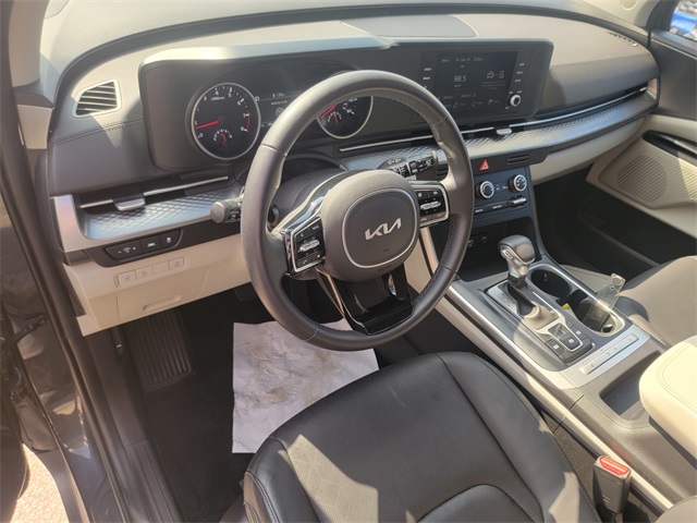 2024 Kia Carnival LX photo 11