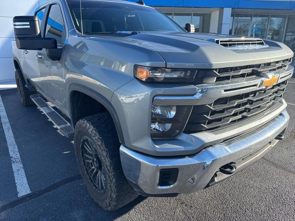 2024 Chevrolet Silverado 2500HD LT photo 3